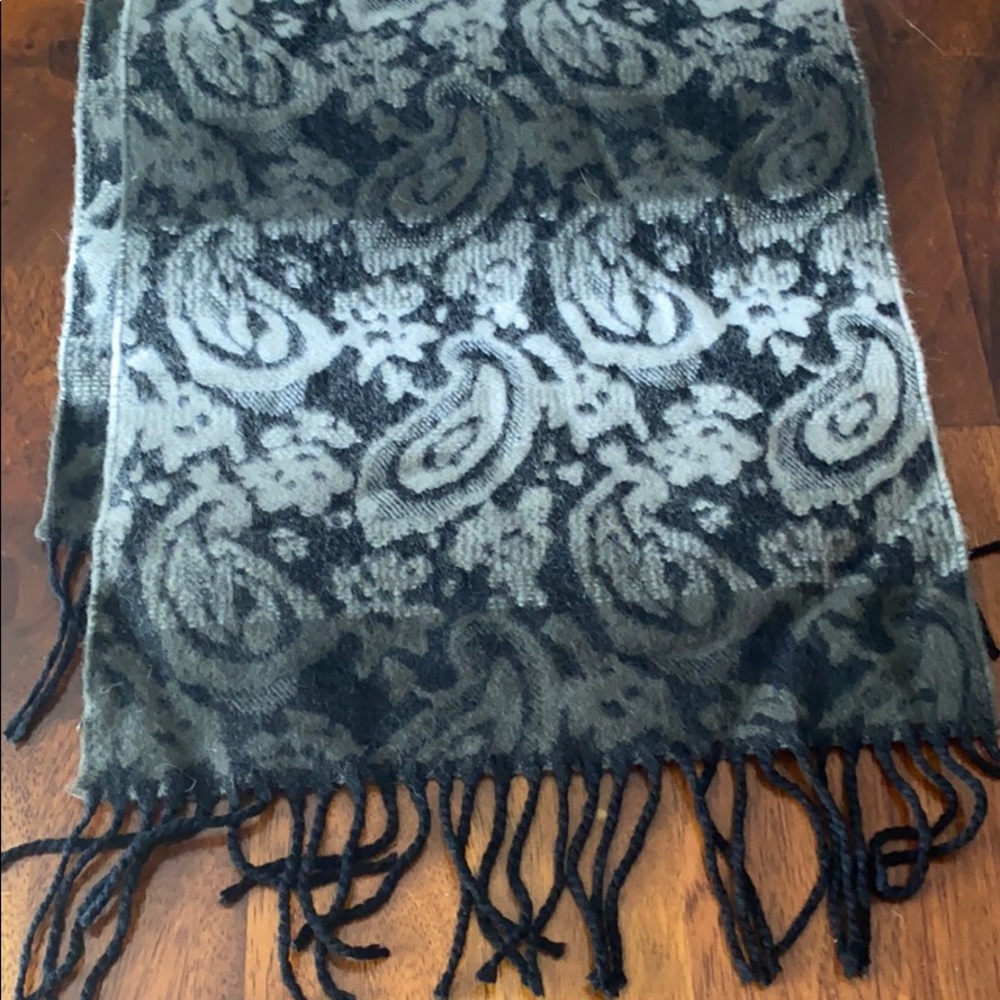 Super soft winter scarf! - Picture 5 of 5